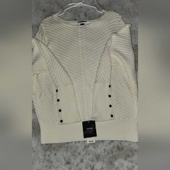 NWT! ALFANI SWEATER !! - Picture 3 of 6